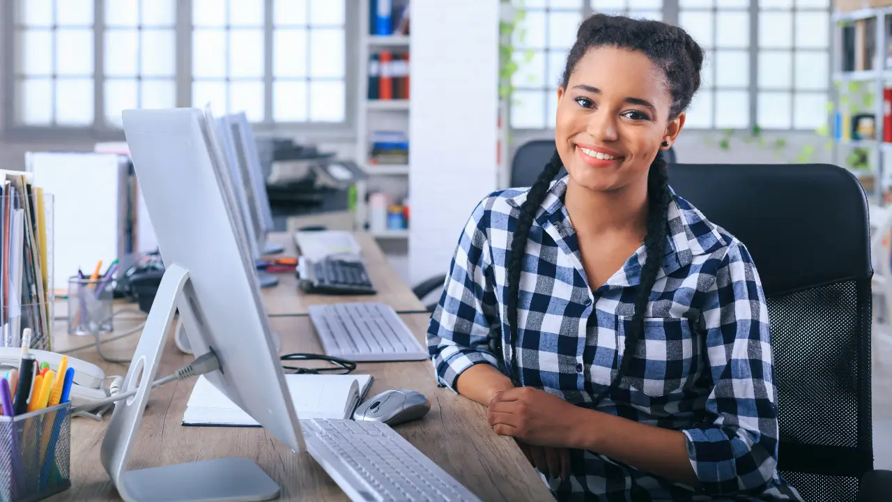Virtual assistant working on their computer